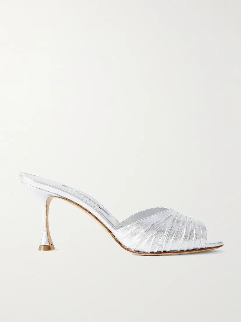 Пируя 70 мюли из мятой металлической кожи Manolo Blahnik, серебряный