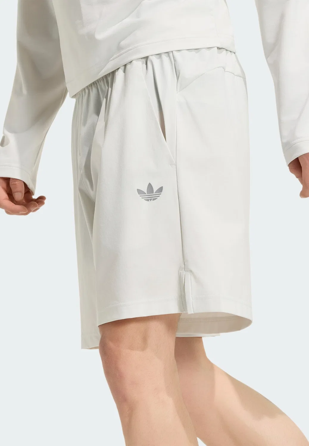 Шорты Adidas Originals Regular Pants Trefoil Essentials серого и светло-серого цвета — фото 4