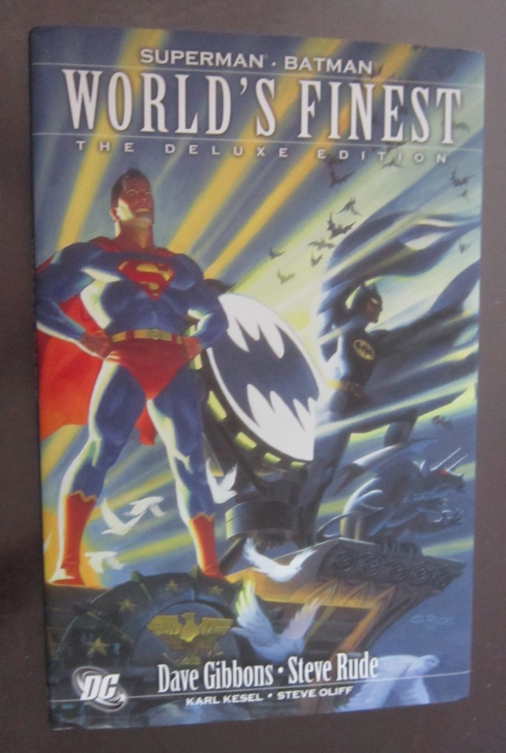 

World's Finest (Deluxe) (DC Comics)