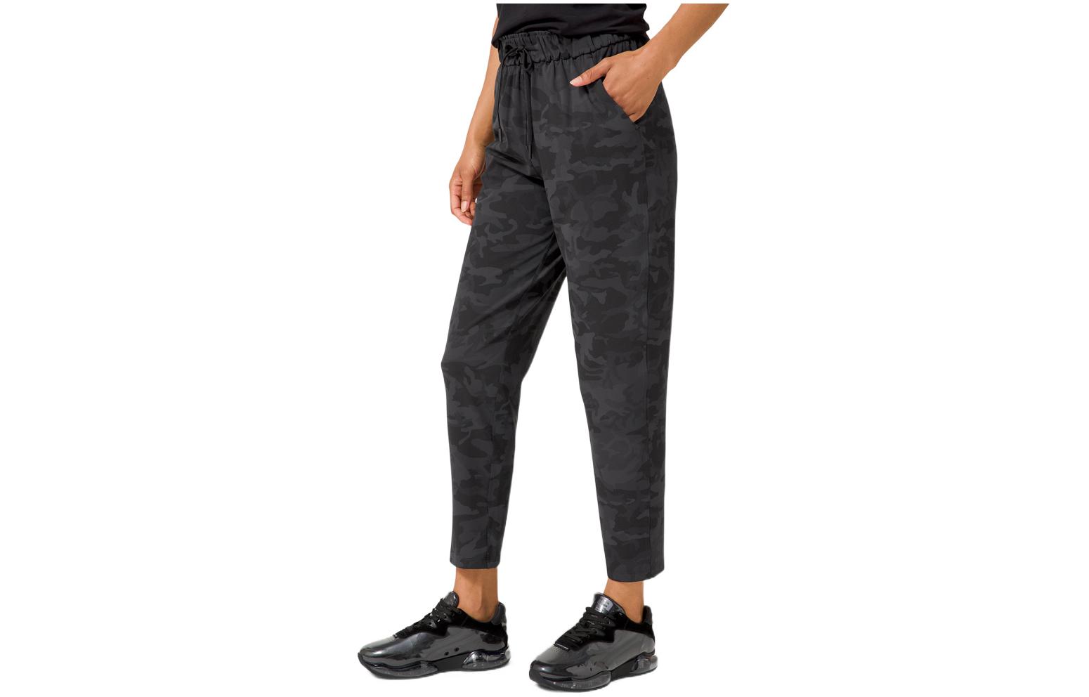 

Повседневные брюки женские средней высоты, другие Lululemon, camouflage deep carbon мультиколор