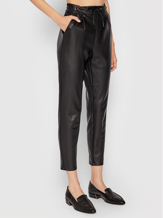 

Брюки из искусственной кожи, свободного кроя Vero Moda, черный