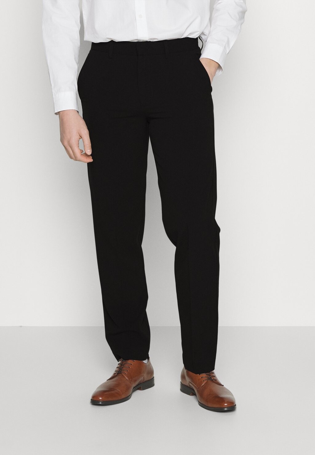 

Костюмные брюки RELAXED FIT FORMAL PANTS Lindbergh, цвет black