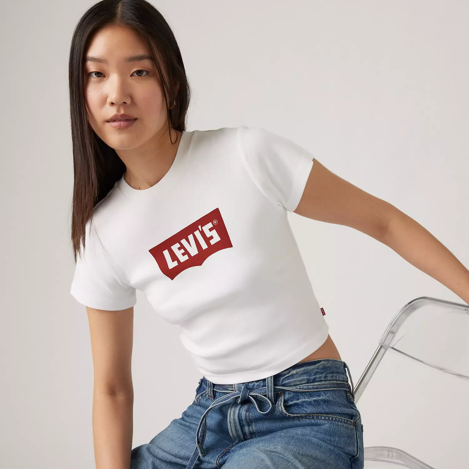 

Спортивная футболка с графическим принтом Levi's, белый