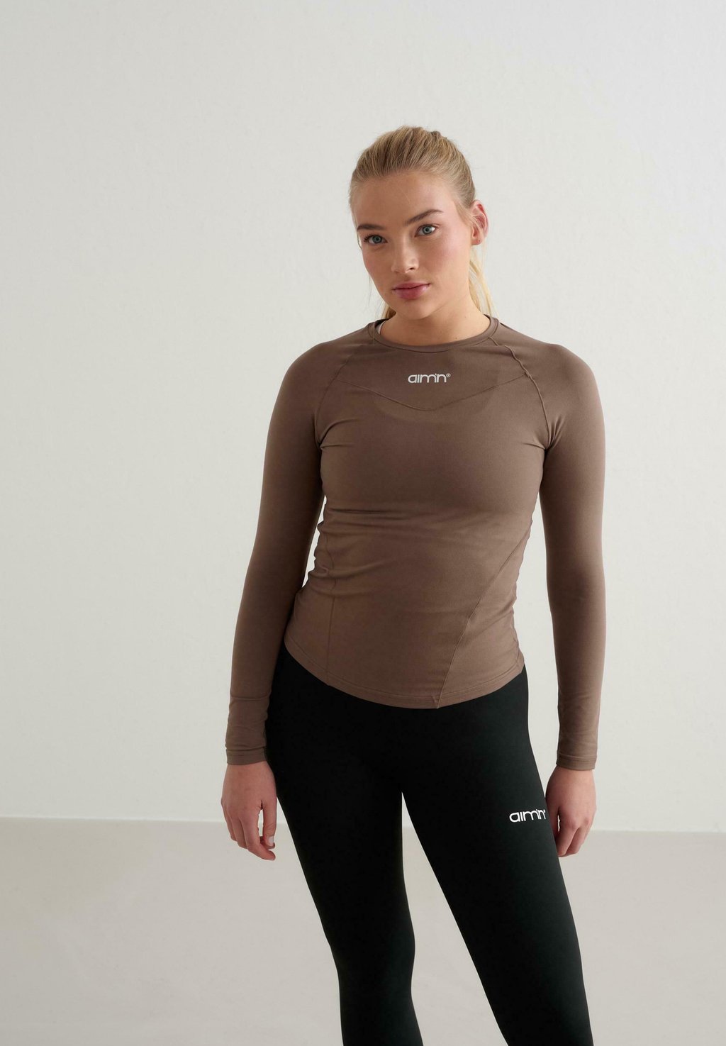 

Футболка с длинным рукавом SOFT BASIC aim’n, коричневый