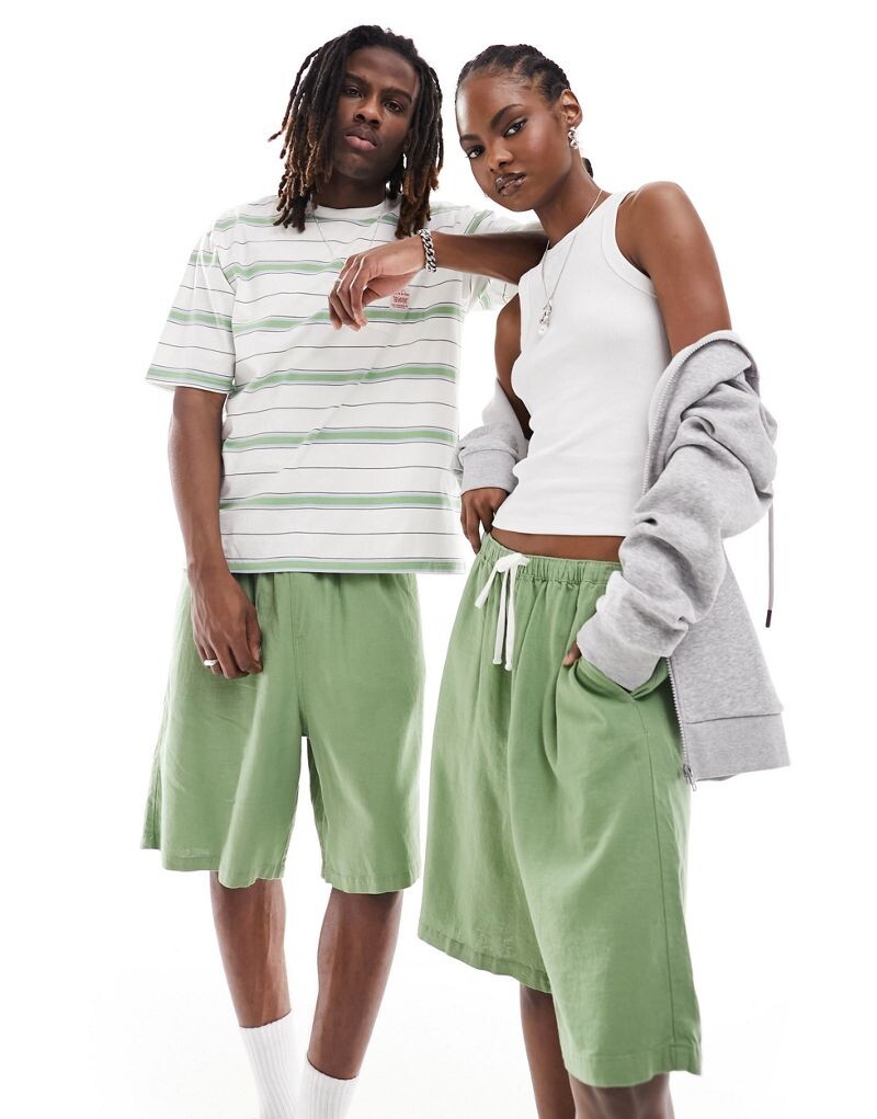 

Зелёные льняные шорты унисекс Weekday Patrik эксклюзивно для ASOS