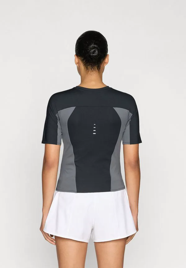 Спортивная футболка swift top Nike Performance, Black/Iron Grey/Reflective Silver-Coloured — фото 3
