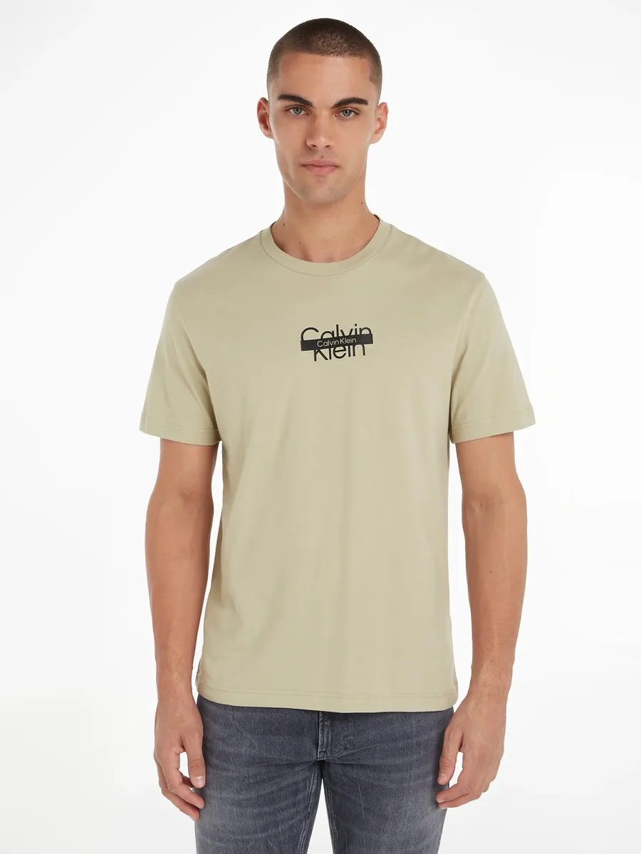 

Футболка Calvin Klein "ФУТБОЛКА С ПРОРЕЗНЫМ ЛОГОТИПОМ", цвет Eucalyptus