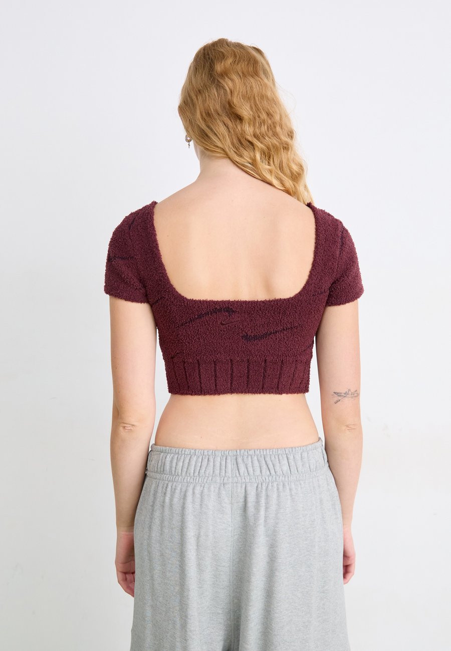 Футболка Nike Sportswear CROP, Burgundy Crush/Nude — фото 3