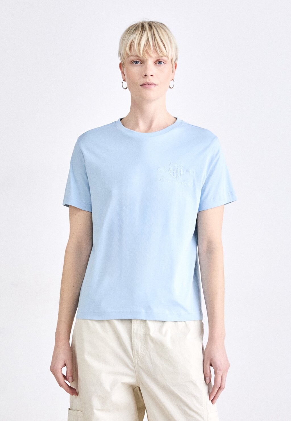 

Базовая футболка TONAL SHIELD GANT, светло-голубой