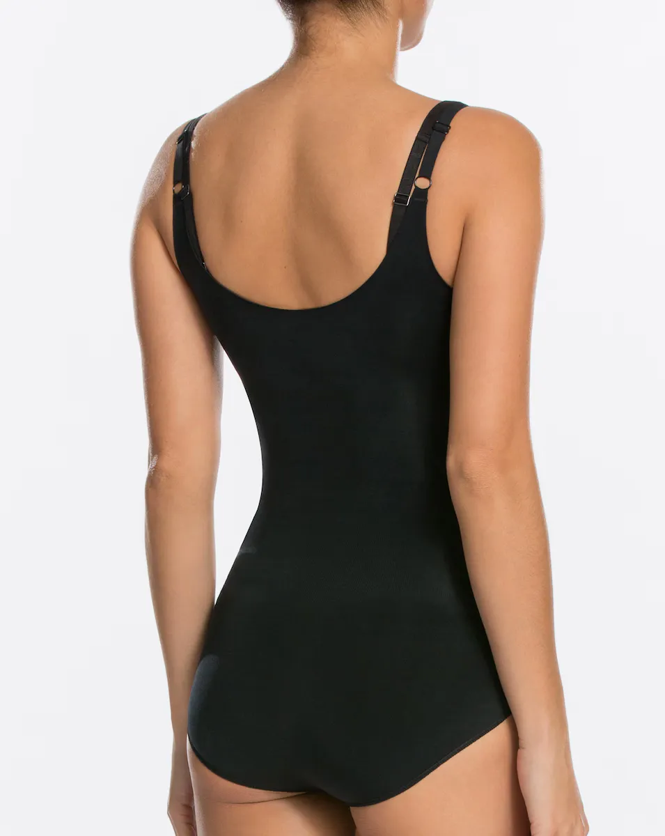 

Гладкое утягивающее боди с открытым вырезом Spanx, черный