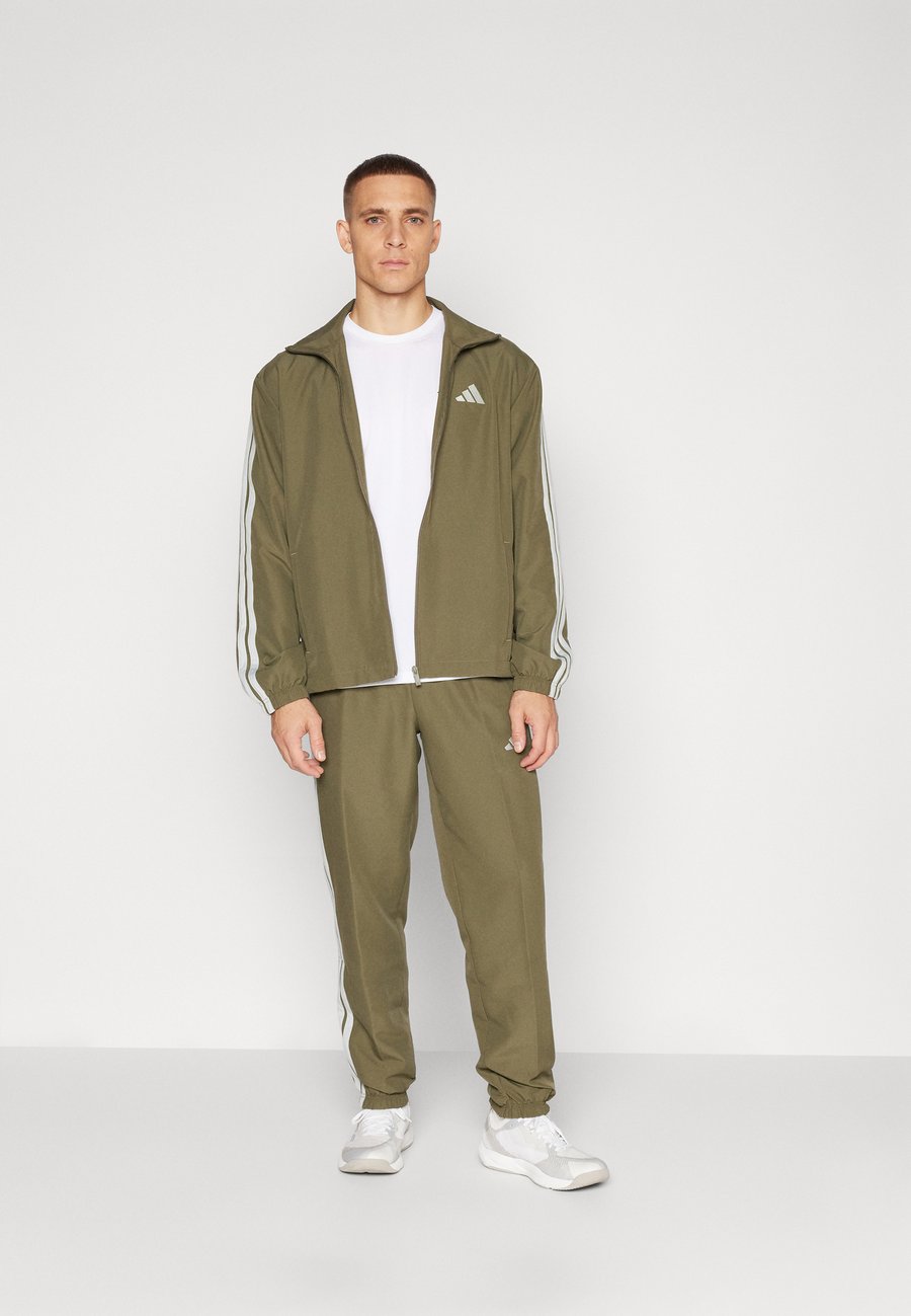 Спортивный костюм Adidas Sportswear SET, Olive Strata/Olive — фото 2