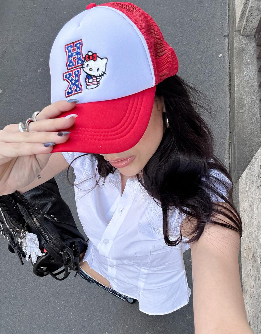 

Вышитая кепка Hello Kitty Bershka, красный