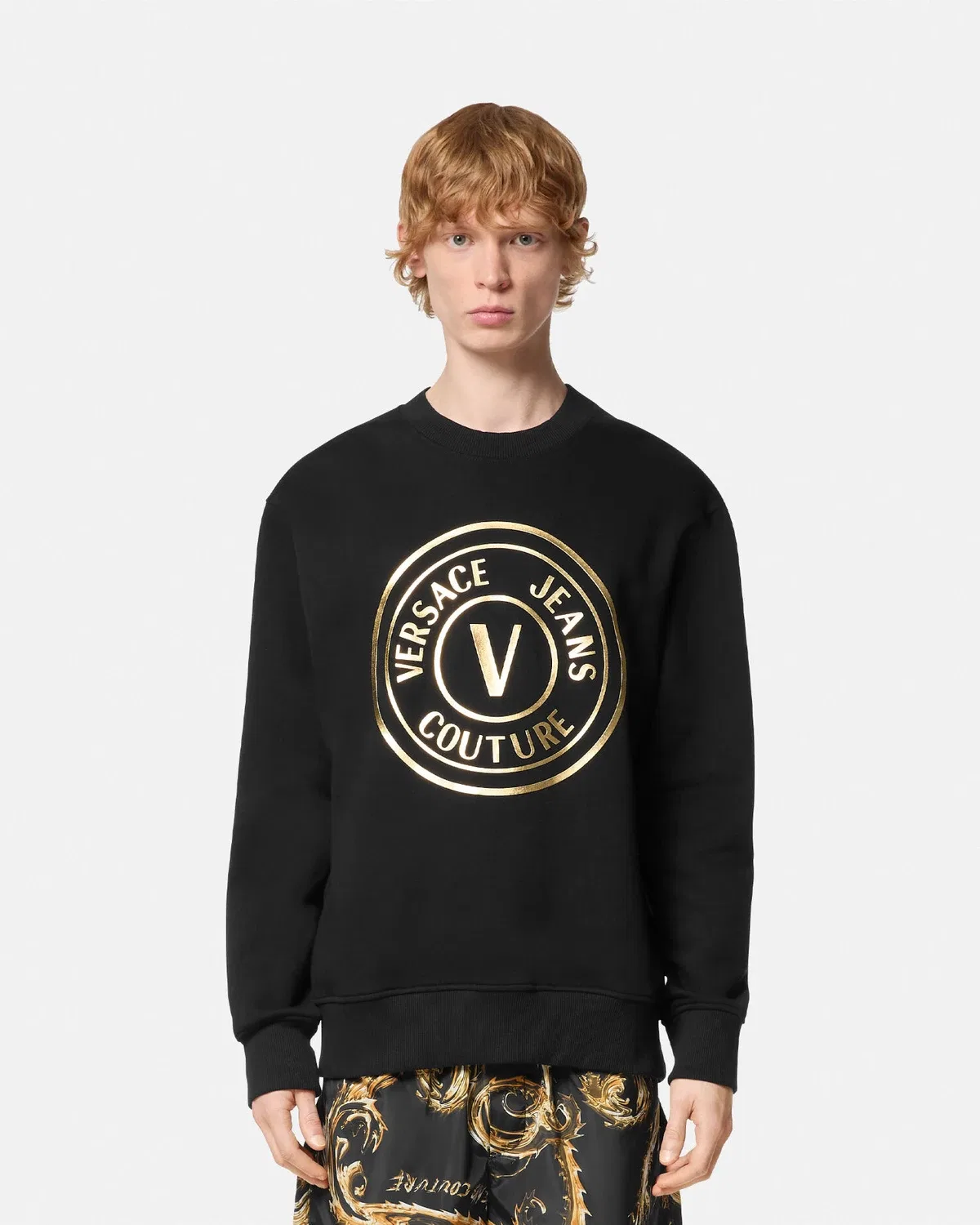 Свободный свитшот с V-эмблемой VERSACE, черный — фото 4