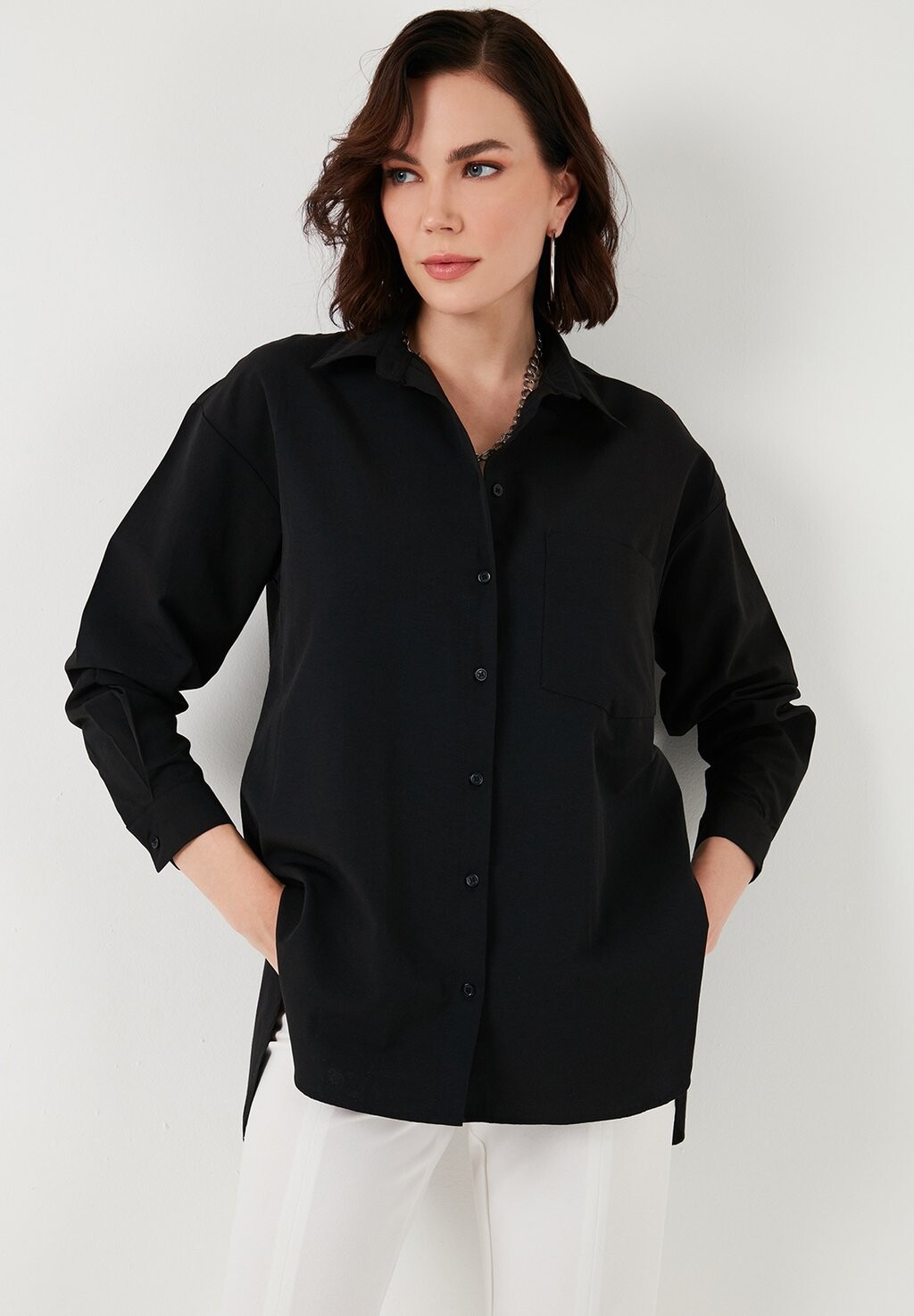 

Блузка на пуговицах Loose Fit LELA, черная