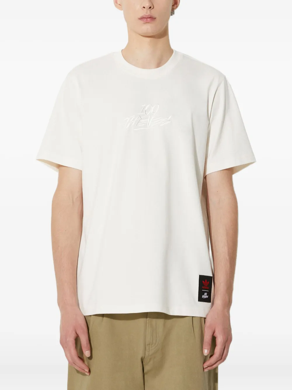 

Футболка с вышивкой Adidas, нейтральный