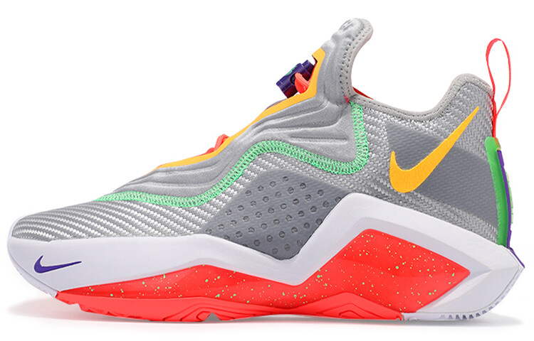 

Кроссовки Nike Zoom LeBron Solder 14 Hare, серый/красный