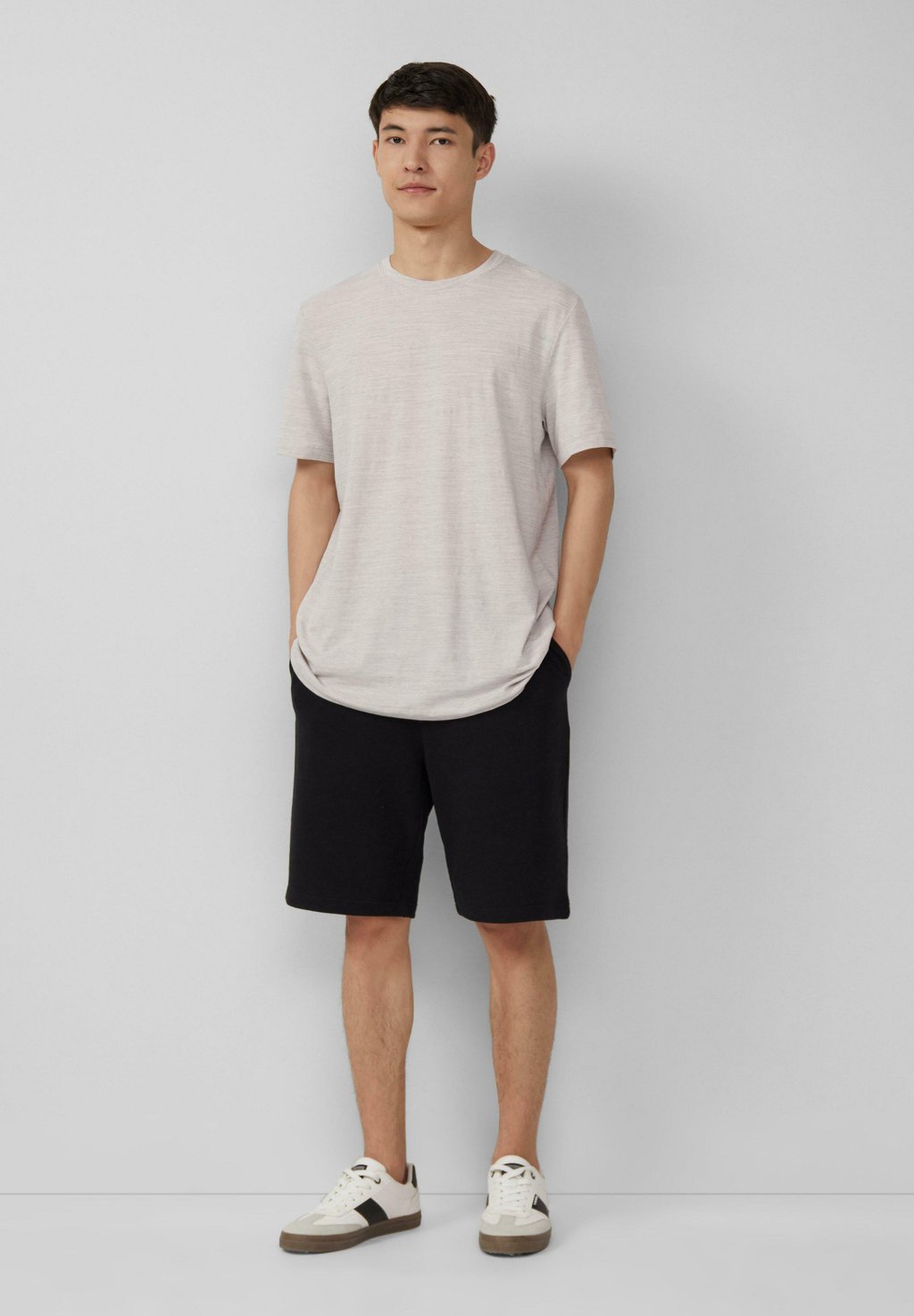 

Шорты DETROIT-BERMUDA MIT FLAMMGARNSTRUKTUR IM RELAXED FIT - Tracksuit bottoms s.Oliver, черный