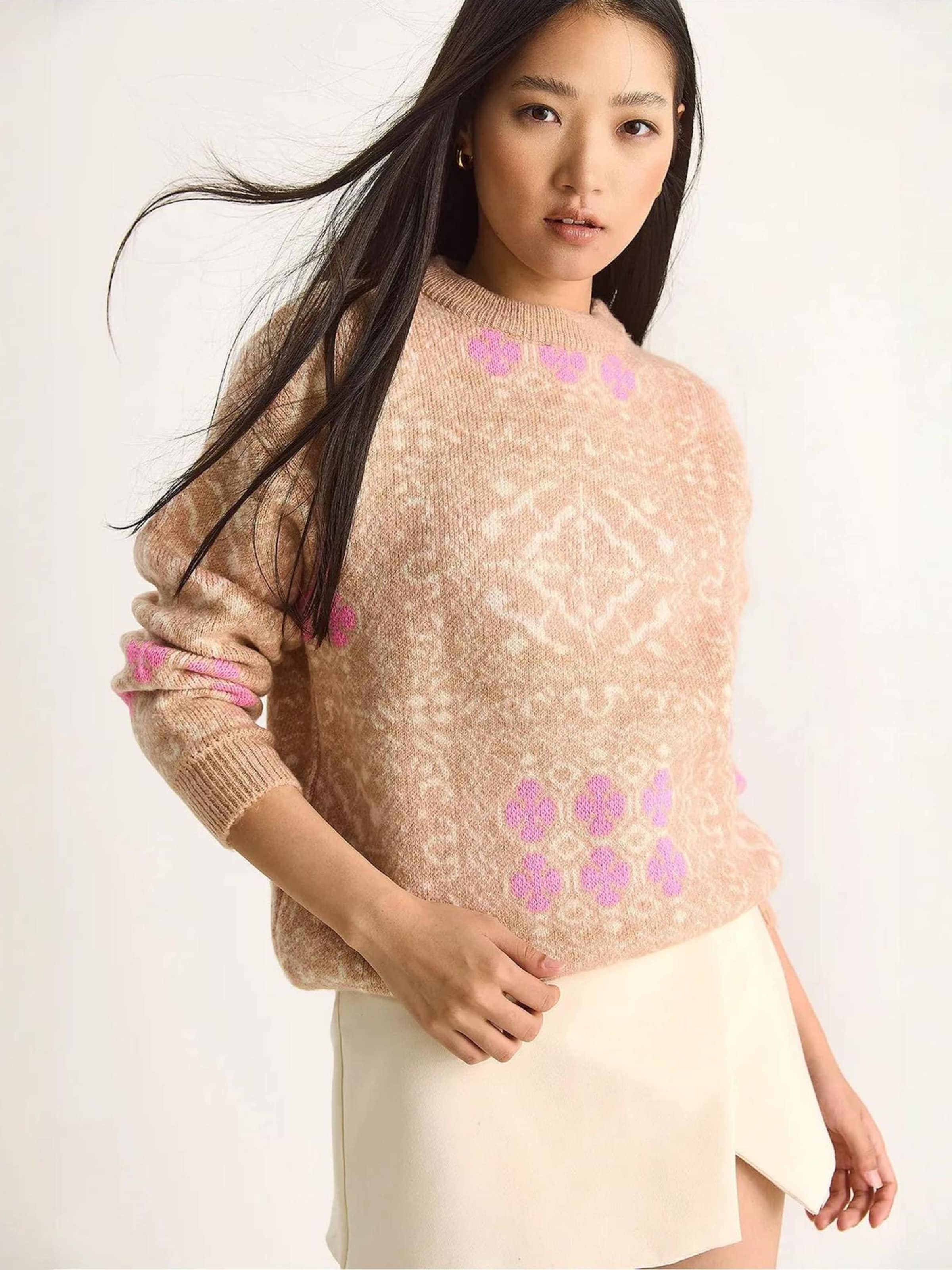 

Bianco Lucci Свитер в бежевом, кремовом цвете