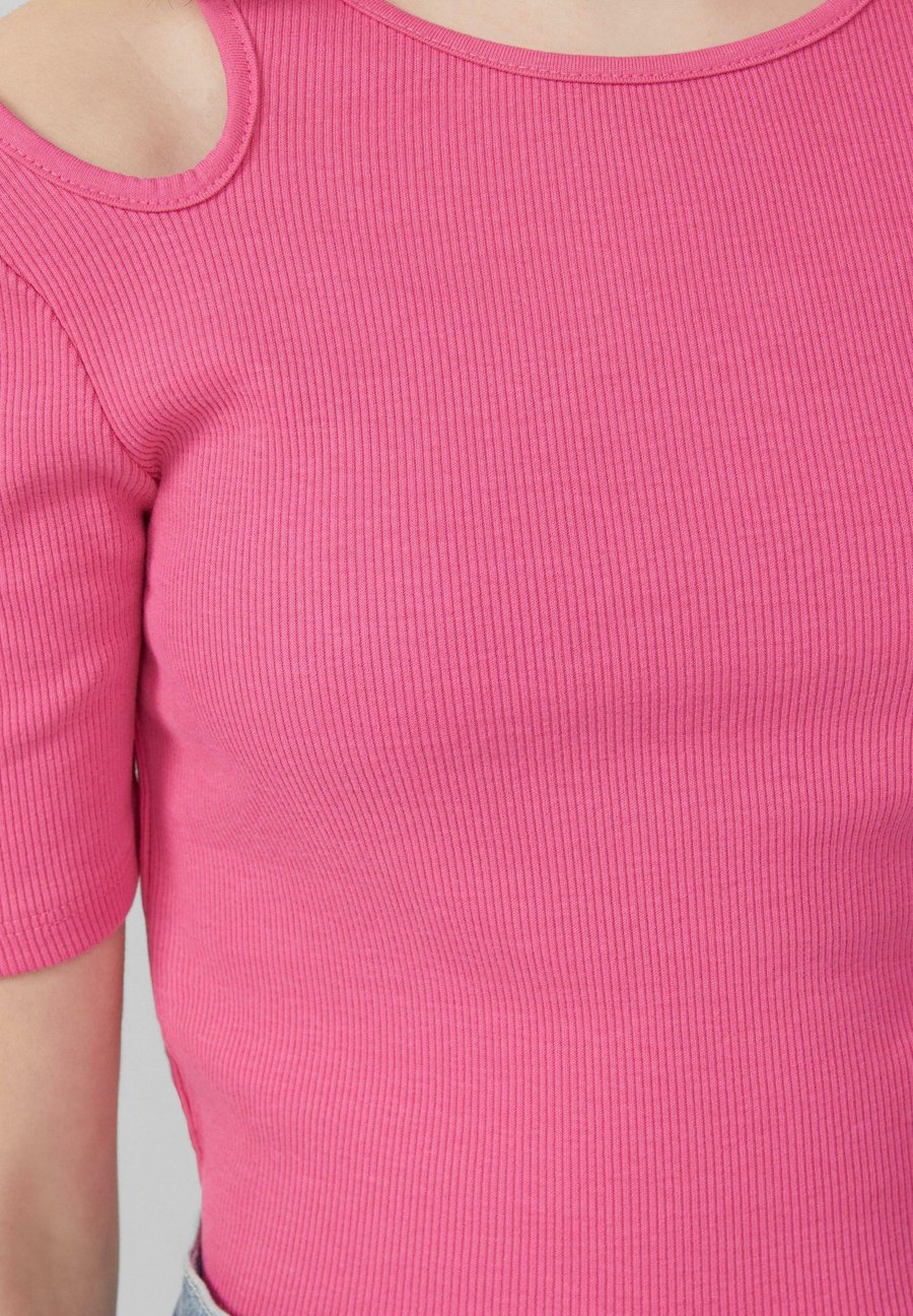 Футболка s.Oliver IM SLIM FIT AUS MIT CUT-OUTS, Pink — фото 2