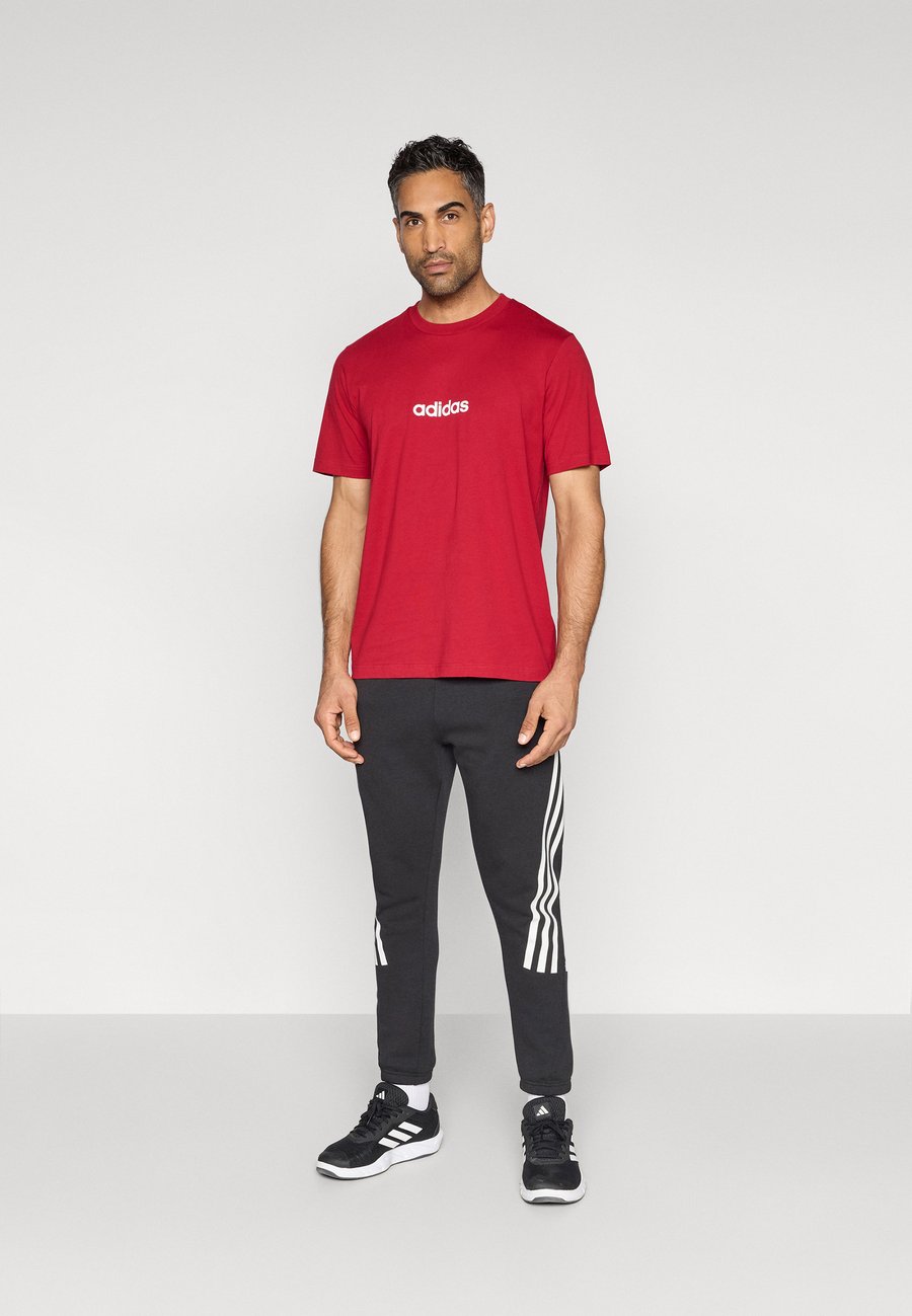 Футболка Adidas Sportswear Print T-shirt, Active Maroon/White/Bordeaux — фото 2
