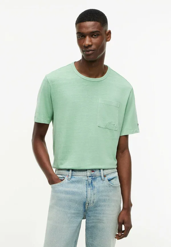 Футболка Tommy Hilfiger Patch Pocket Washed T-Shirt Basic T-Shirt, цвет скошенная трава