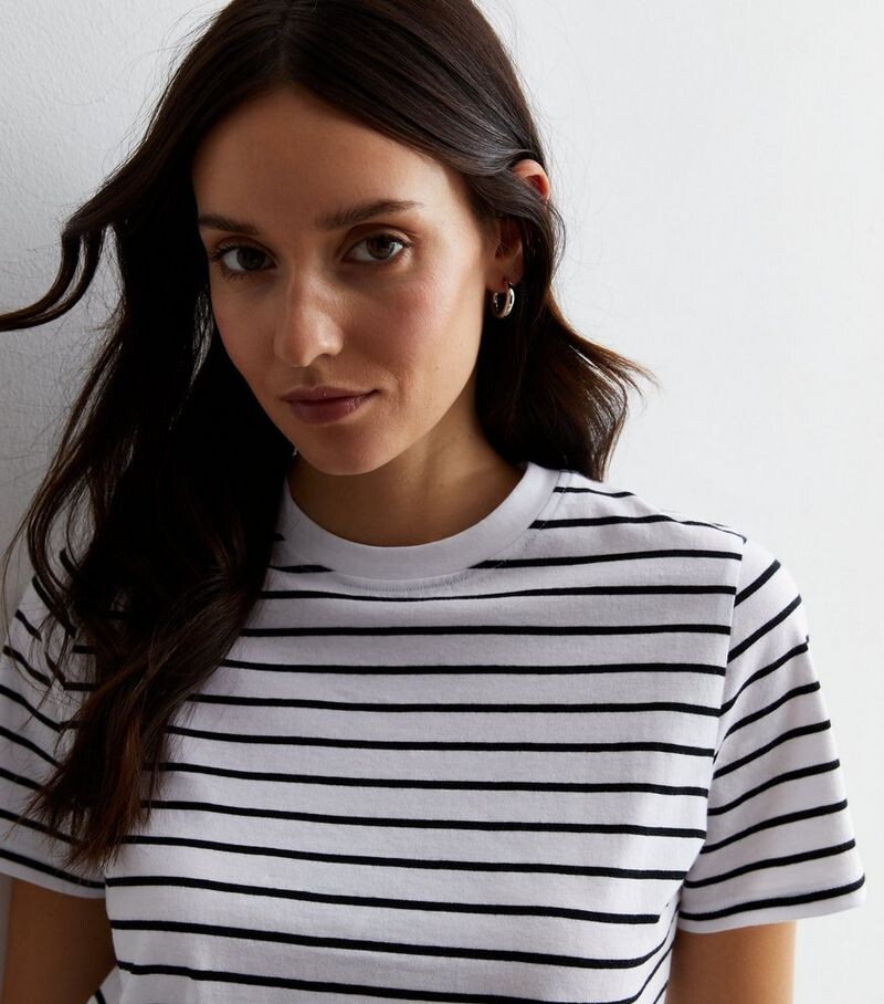 

Хлопковая футболка с круглым вырезом в черную полоску New Look, черный