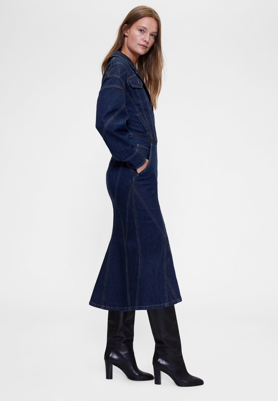 Платье GAP GAPSTUDIO SEAMED DENIM MIDI SHIRTDRESS, Dark Wash Indigo/Dark-Blue Denim — фото 4