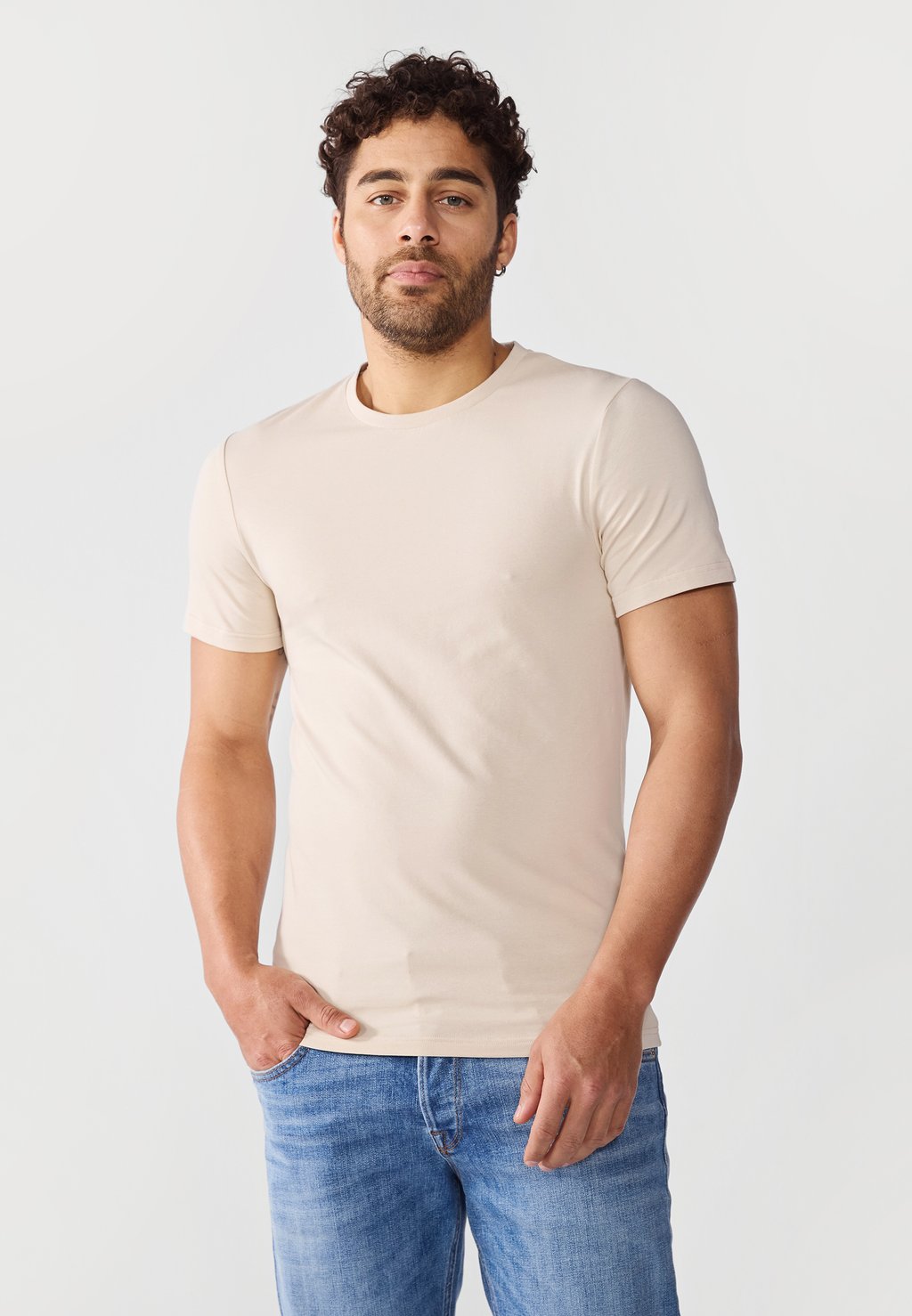 

Базовая футболка Pier One by Zalando, слоновая кость