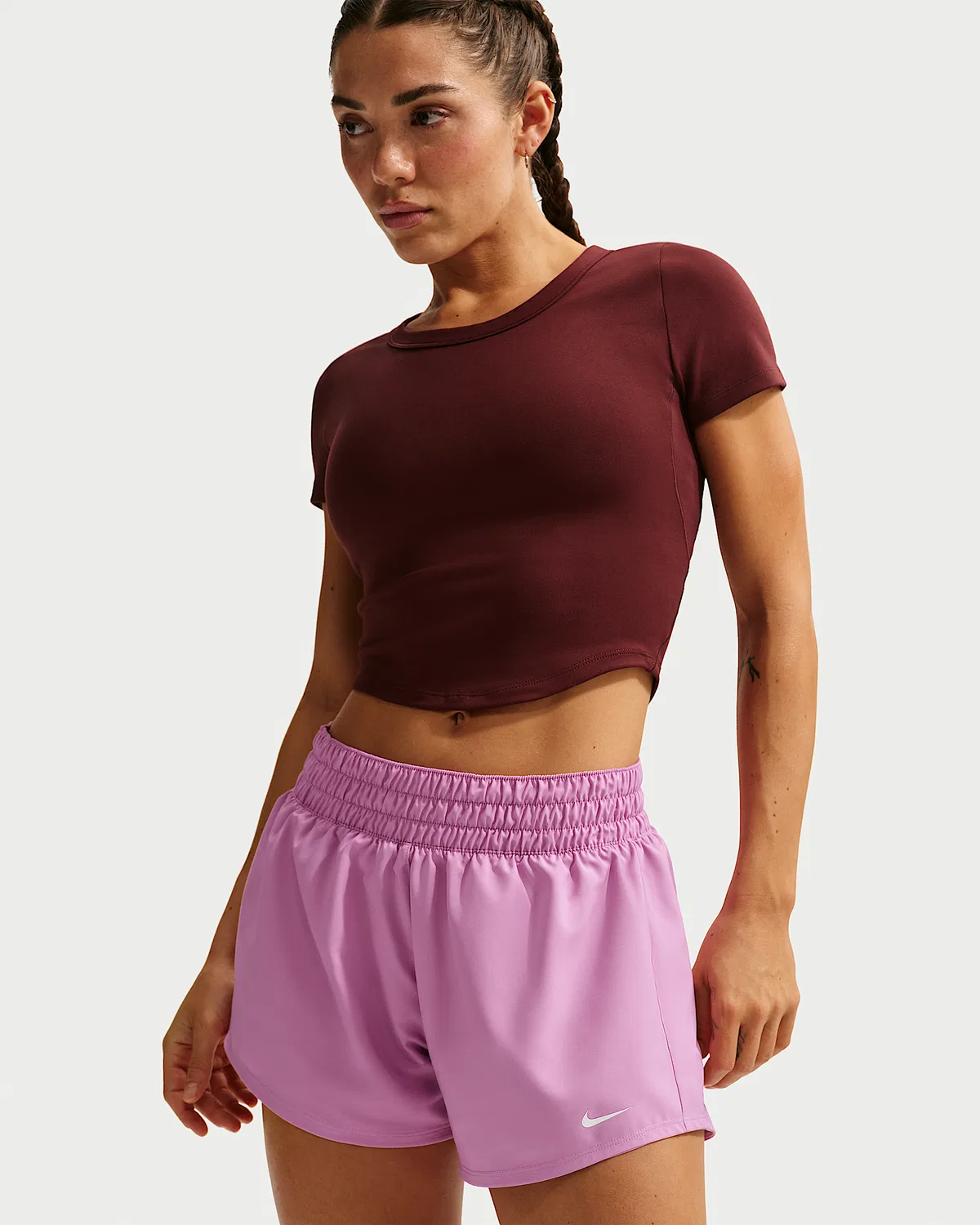 Женские шорты Nike One Dri-FIT со средней посадкой, длиной 3" и вкладышем, Light Magenta/White — фото 2