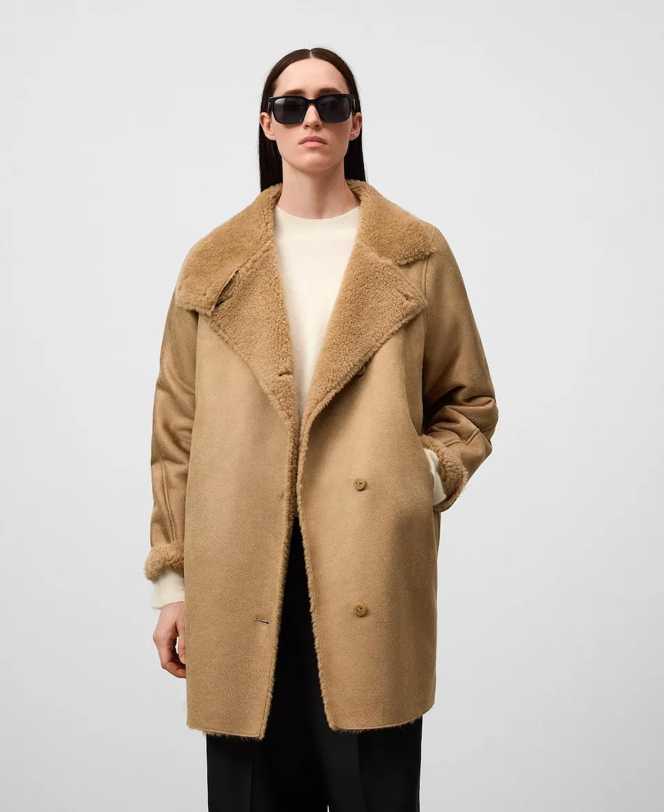 

Женское двубортное замшевое пальто с мехом Adolfo Dominguez, песочный