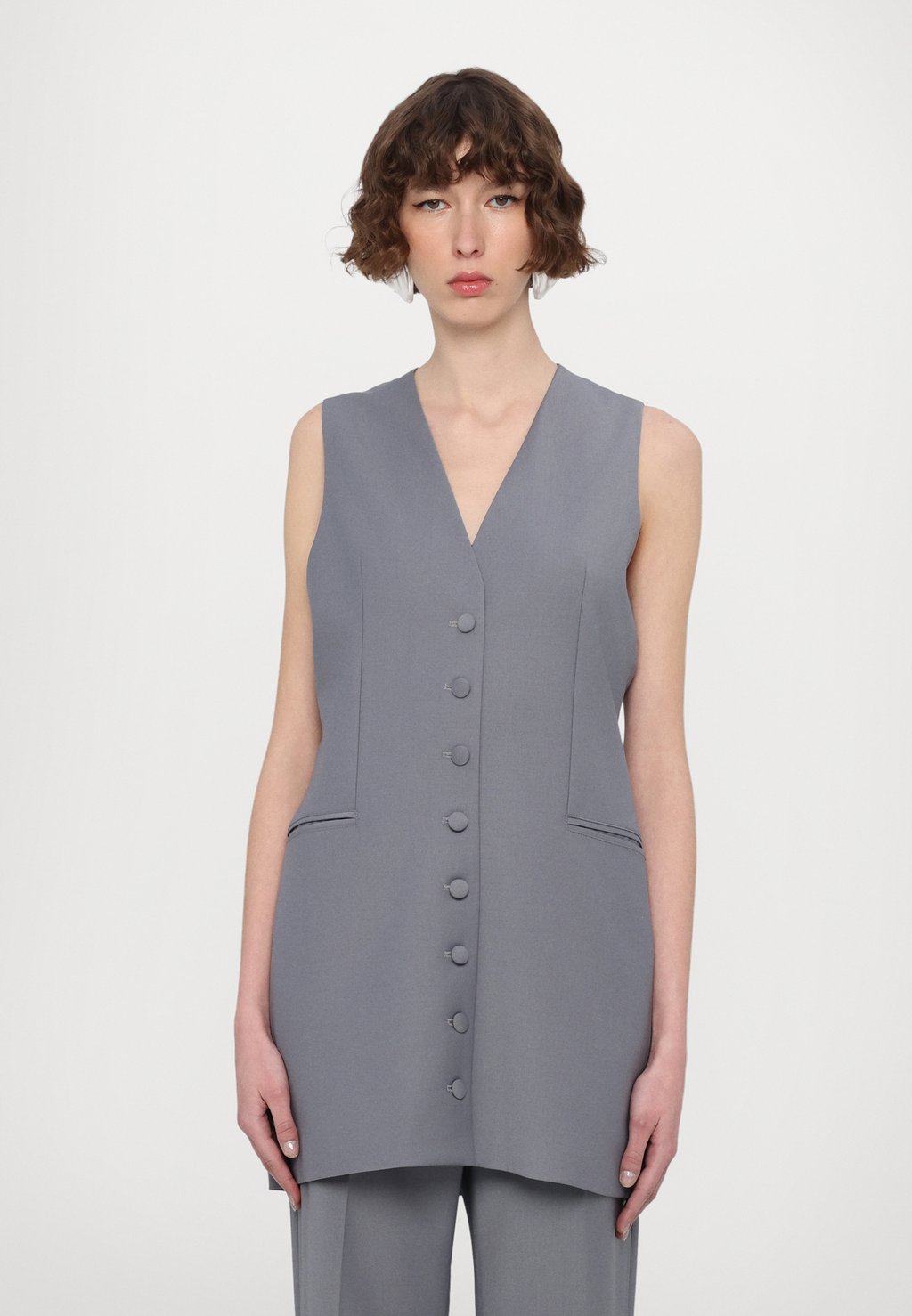 

Жилет LONG SUITING VEST REMAIN, серый