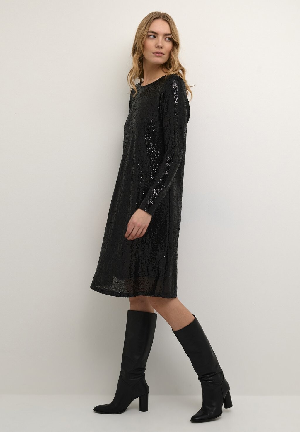 

Коктейльное платье / Вечернее платье CRCASKA SEQUINS FIT Cream, черный