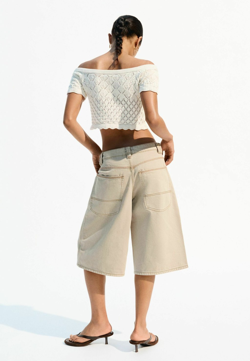 

Базовая футболка RUSTIC SHORT SLEEVE BARDOT Bershka, бежевый