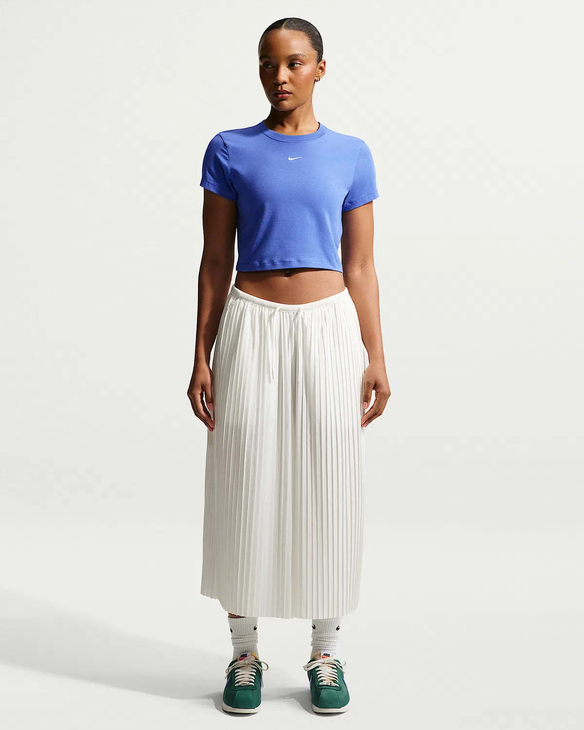 Женская укороченная футболка Nike Sportswear Chill Knit, Light Medium Blue/White — фото 4