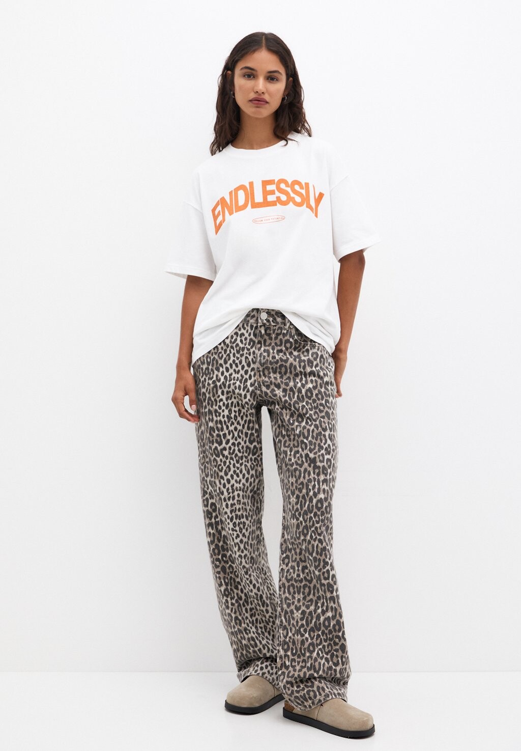 

Футболка с принтом SHORT SLEEVE GRAPHIC PULL&BEAR, белый