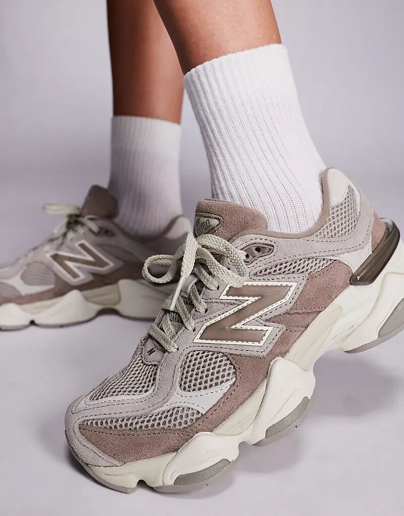 Кроссовки New Balance 9060 коричневого цвета — фото 4