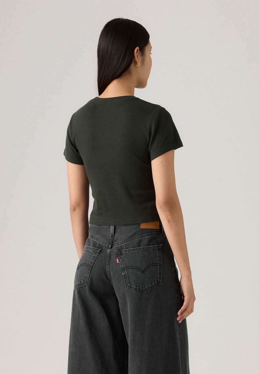 Футболка Levi's ESSENTIAL SPORTY TEE, Archival Pirate Black/Black — фото 3