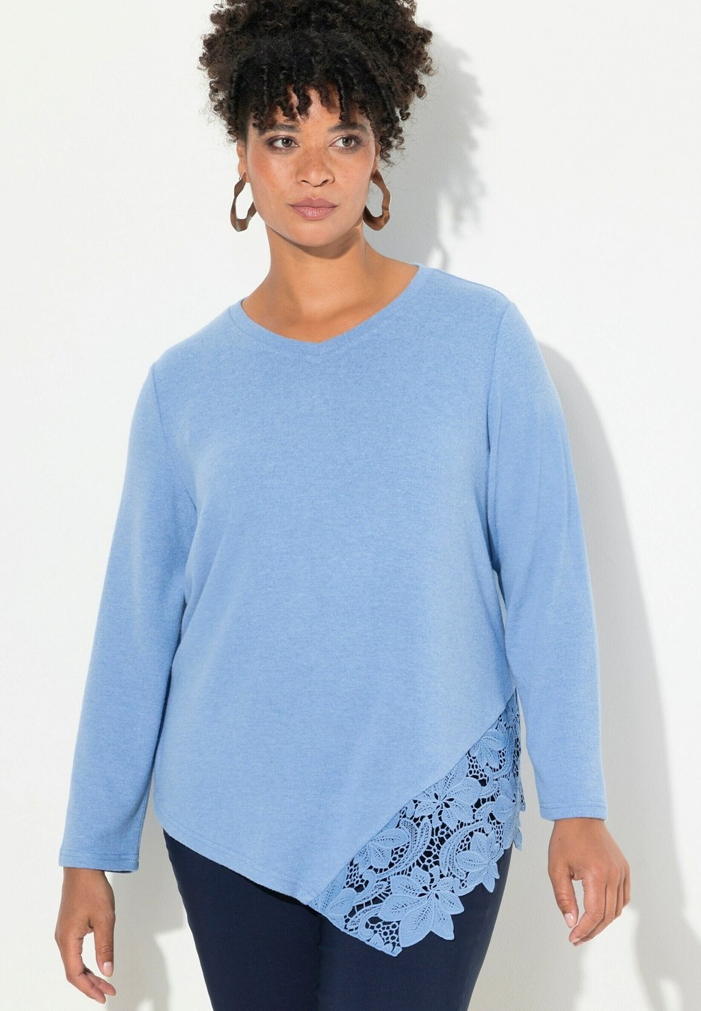 

Джемпер WITH INSERT AND LONG SLEEVES MIAMODA, синий