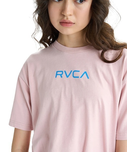 

Женская футболка RVCA с цветочным принтом и логотипом, свободного кроя, розовая