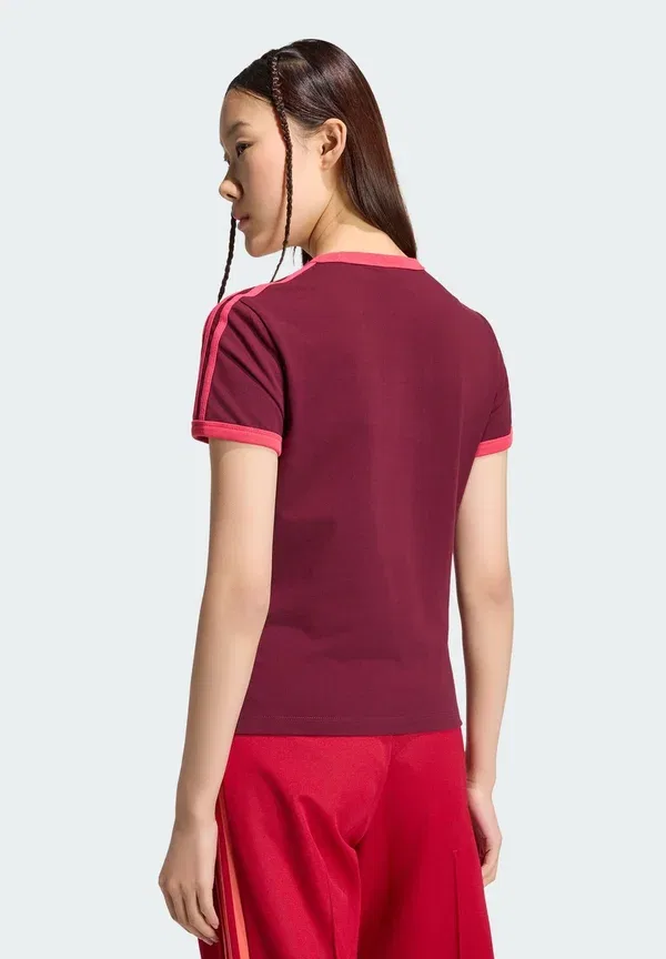 Футболка Adidas Originals 3S Tee Slim Print, цвет бордовый с розовым — фото 2