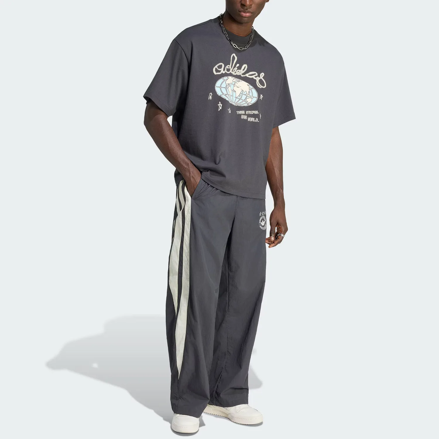 Футболка One World мужская Adidas Originals, графитово-черный — фото 3