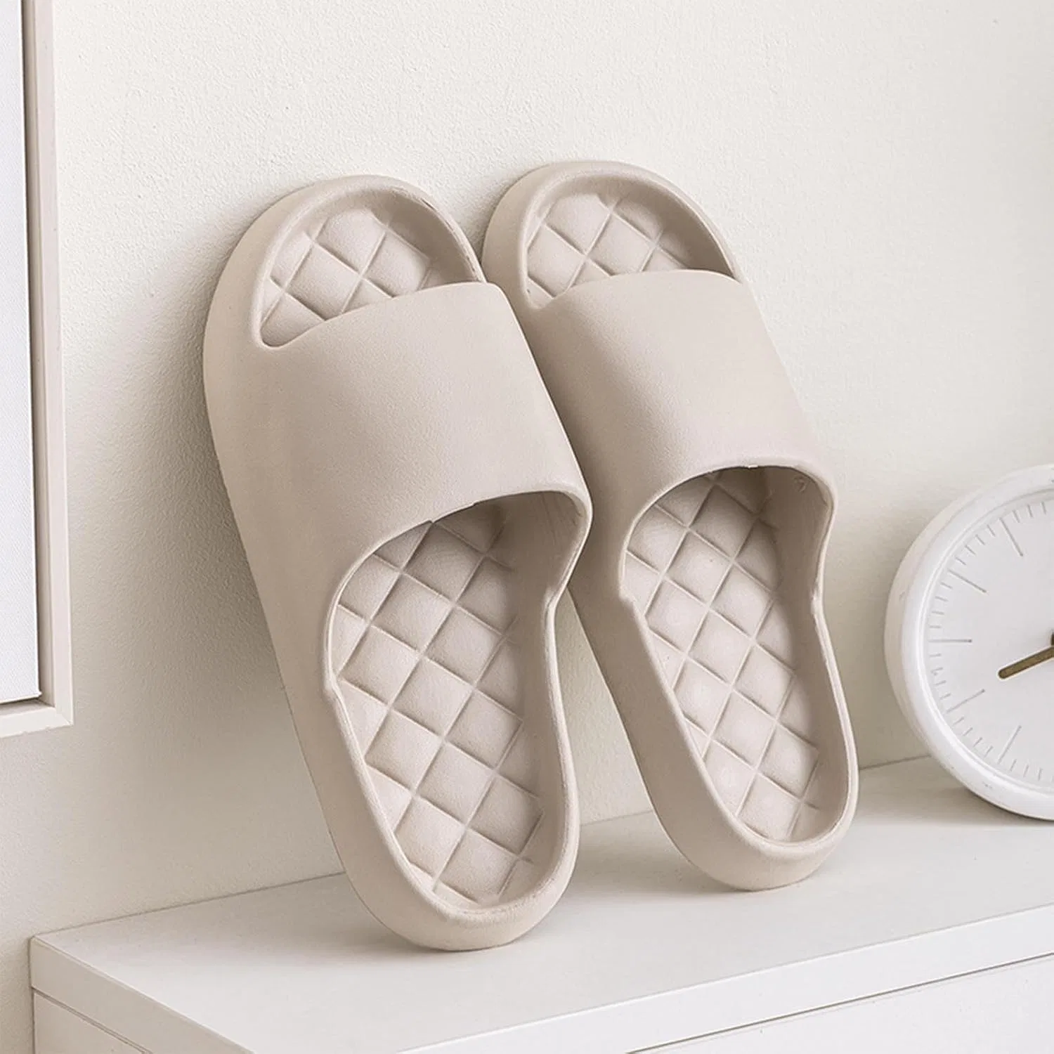 Распродажа обуви Cloud Shoes унисекс, тапочки для мужчин и женщин, домашние нескользящие тапочки для душа и ванны, летние удобные мягкие сандалии, уютные шлепанцы, дышащие садовые тапочки WOXIHUAN, Khaki — фото 2