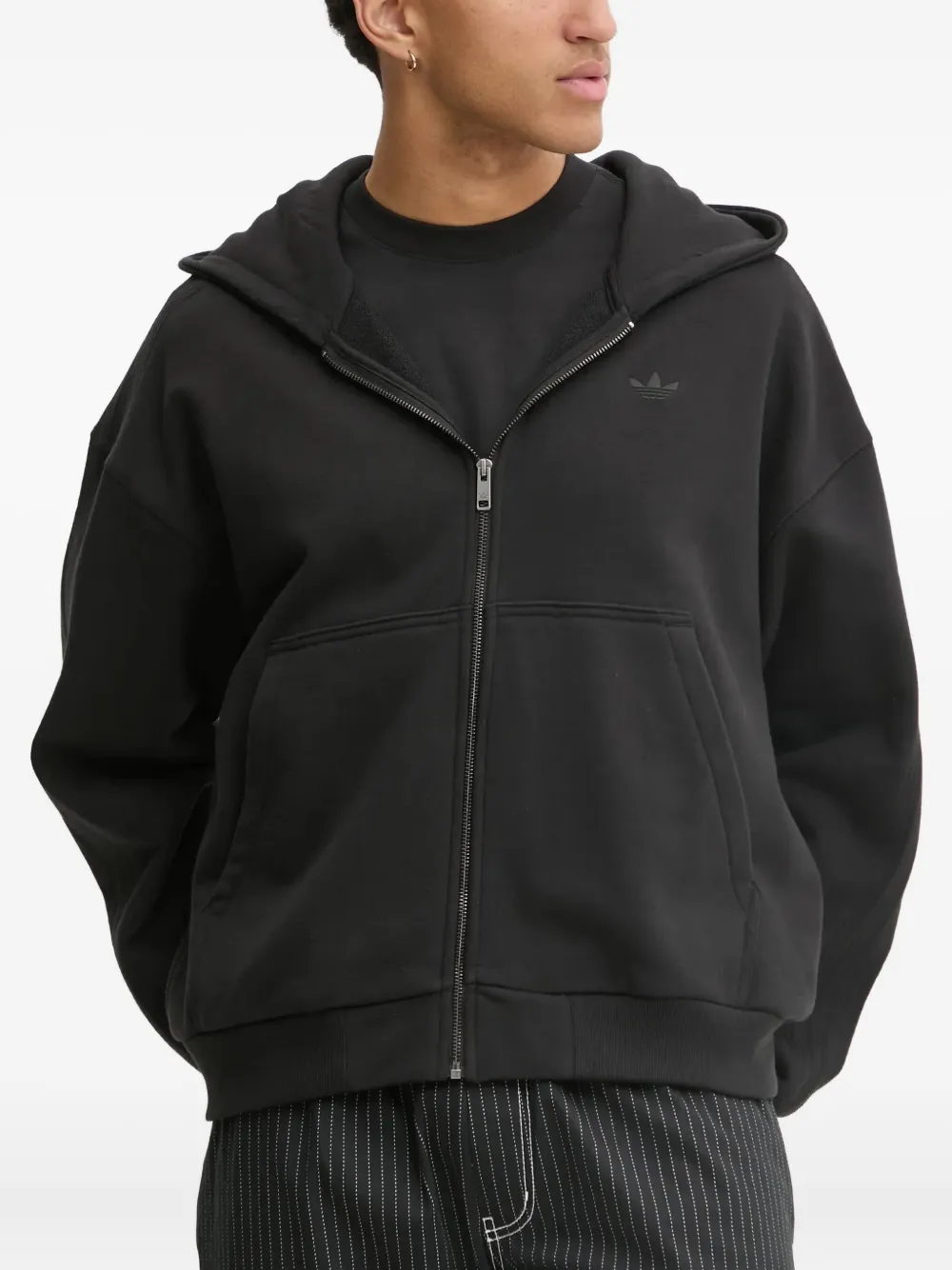 

Худи на молнии adidas, черный