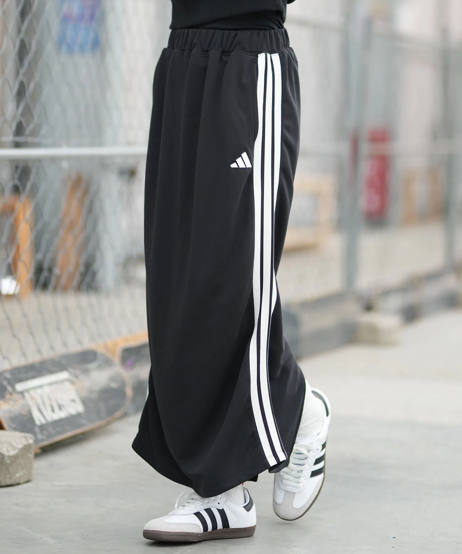 Женская длинная юбка-карандаш adidas из джерси с логотипом чёрная