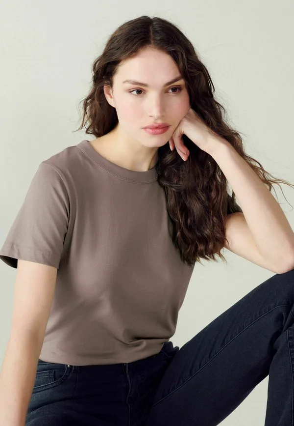 Базовая футболка с коротким рукавом и круглым вырезом Next, Neutral Taupe Brown — фото 4