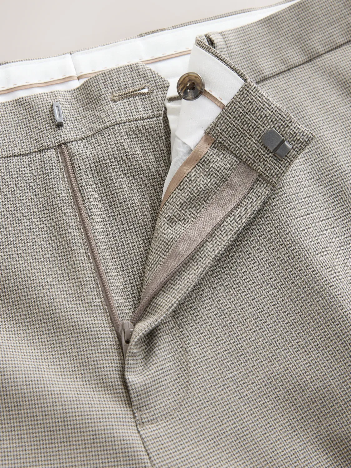 Обычные плиссированные брюки 'Motionflex' Next, Beige — фото 4