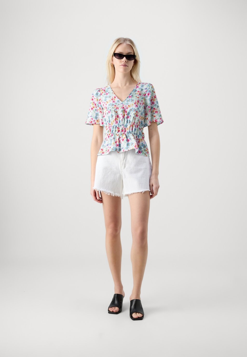 

Блуза VMFLOWER V NECK Vero Moda, белый