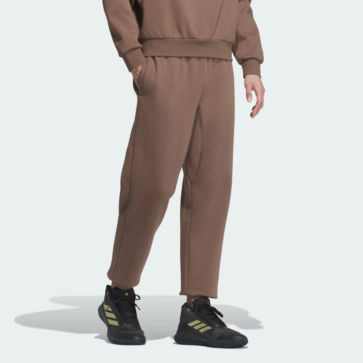 Qi White Stone Co-branded Model Knit Sweatpants Men The Rock Formations are Deep And The Earth is Brown Adidas, цвет The rock formations are deep and the earth is brown — фото 4