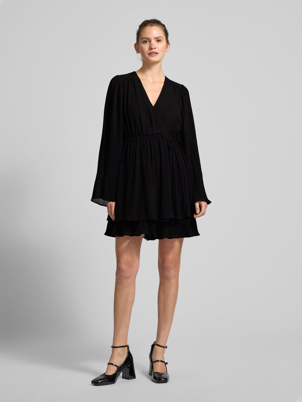 

Мини-платье с запахом Gina Tricot, черный