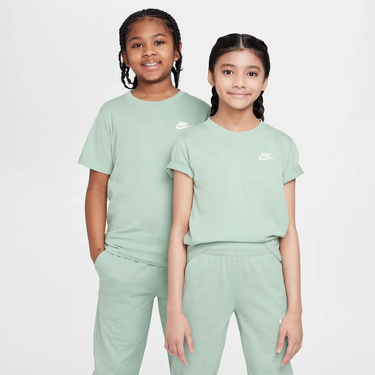 

Детская футболка Nike Sportswear, зеленый